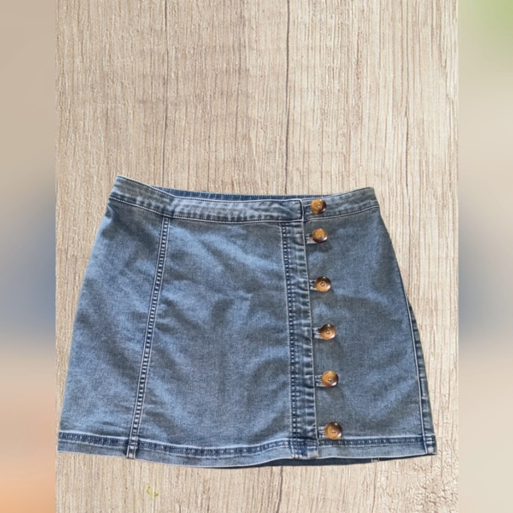 - FREE PEOPLE DENIM SKIRT READY FOR YOUR SUMMER FUN